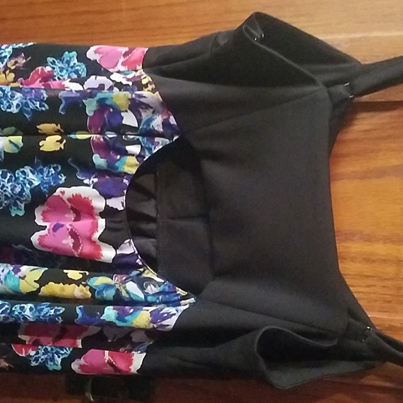 Dress - Picture 4 of 4